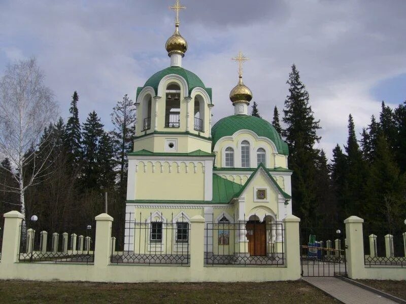 Храм царственных страстотерпцев ижевск. Храм царственных мучеников г ижевск. храм святых царственных страстотерпцев. удмуртская церковь царственных страстотерпцев. храм царственных мучеников сарапул.