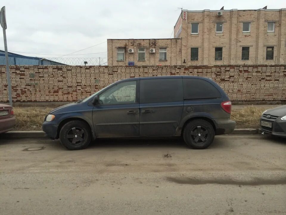 4 205 75 r15. Диски на додж караван 3. Додж караван 4. Колёса на додж караван 3. Колеса dodge caravan.