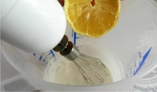 правила взбивания яичных белков. какая температура белка для взбивания. взбитые белки для безе. Bosch 5540 взбивание белков. взбитый белок с лимонным соком к голубцам.