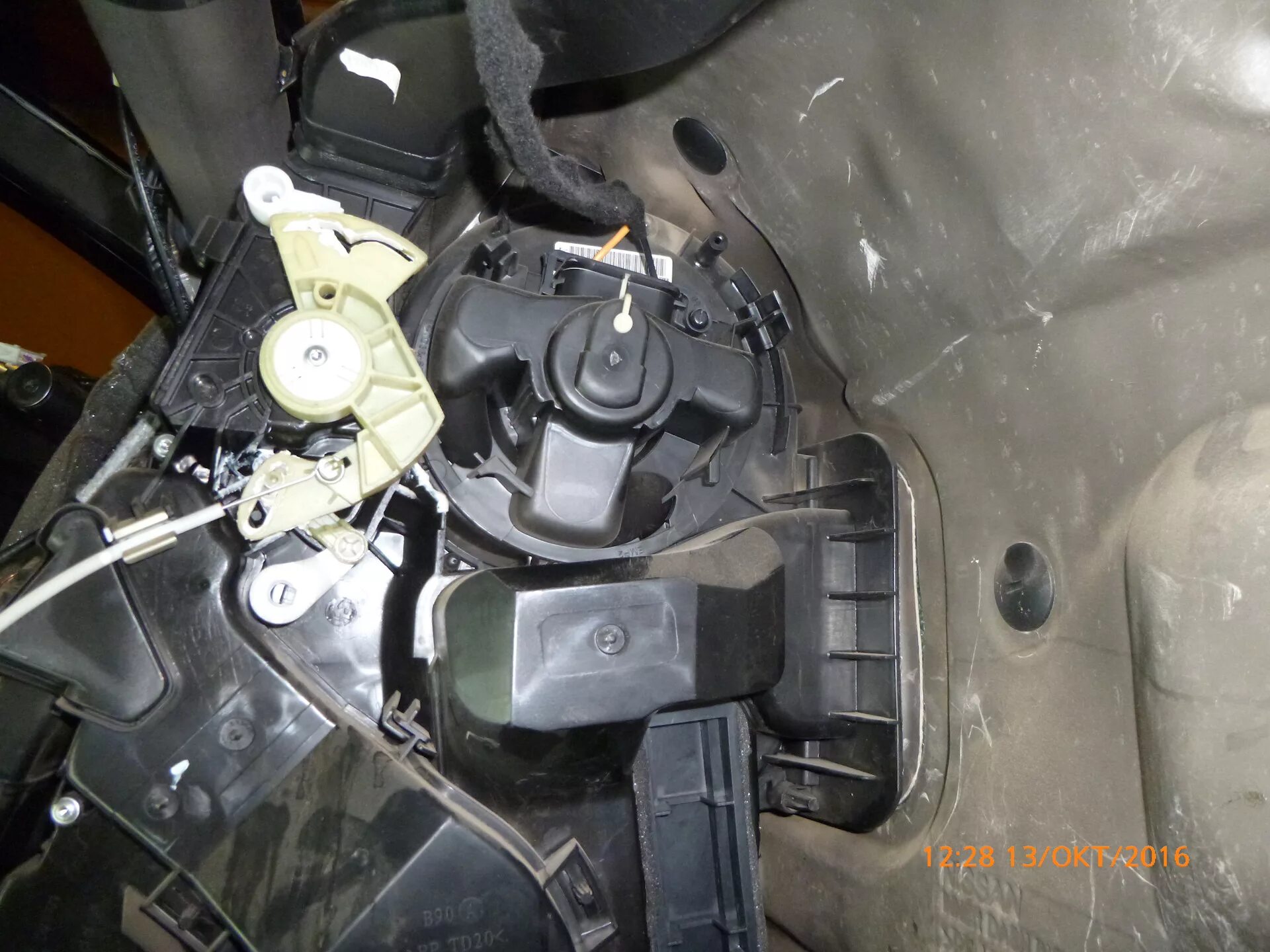 Печка ниссан альмера g15. Мотор отопителя almera g15. nissan almera g15 мотор печки. ниссан g15 вентилятор отопителя. кран печки ниссан альмера n16.