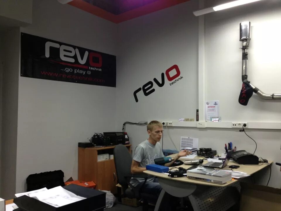 Revo Stage 3 наклейка. Revo чип. Revo VAG. Revo автотюнинг. Рево чардж рус