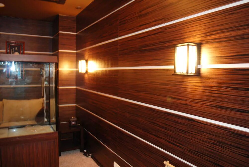 Панели дерево ванной. Шпонированные панели Wallhof Wood "тик". Отделка МДФ панелями. Отделка деревянными панелями. Стеновые панели дерево с подсветкой.
