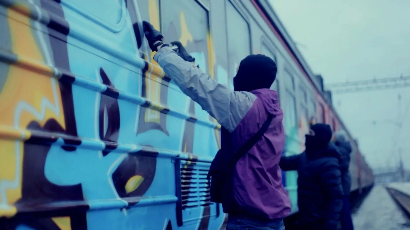 хулиганство подростки. подростковый вандализм. вандализм картинки. вандализм несовершеннолетних. вандализм подростков.