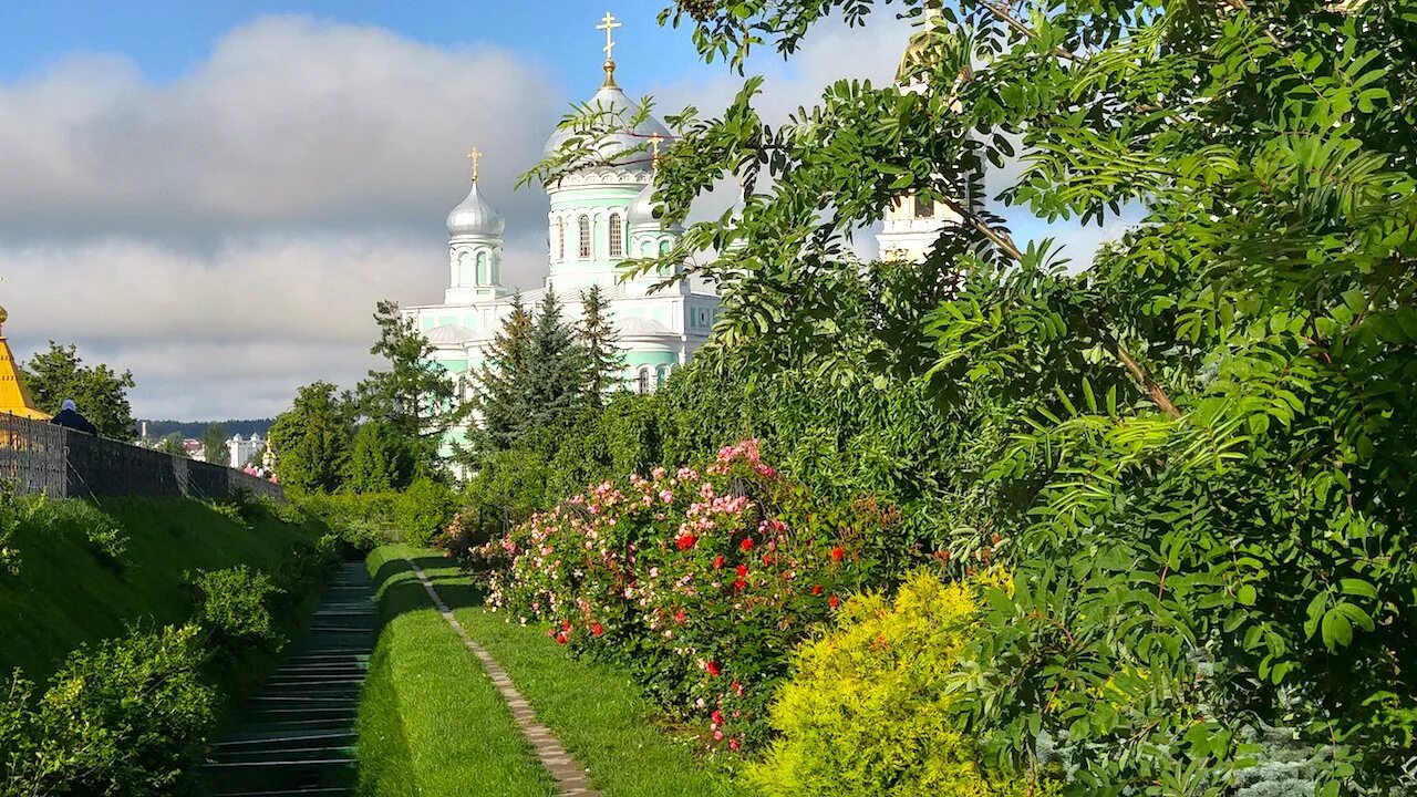 Музыкальная школа дивеево. Дивеево территория. Саровские врата дивеево. Дивеево комсомольская 1. Дивеево улица октябрьская.
