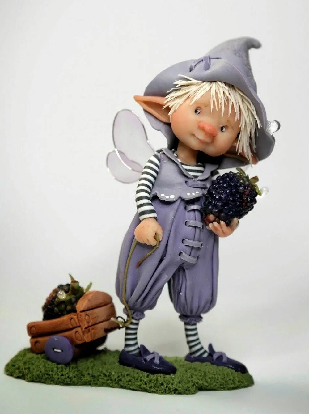 Эльфы новый год. Лесной народец куклы. Эльф новогодний игрушка. Сделать эльфа. Новогодняя кукла эльф.