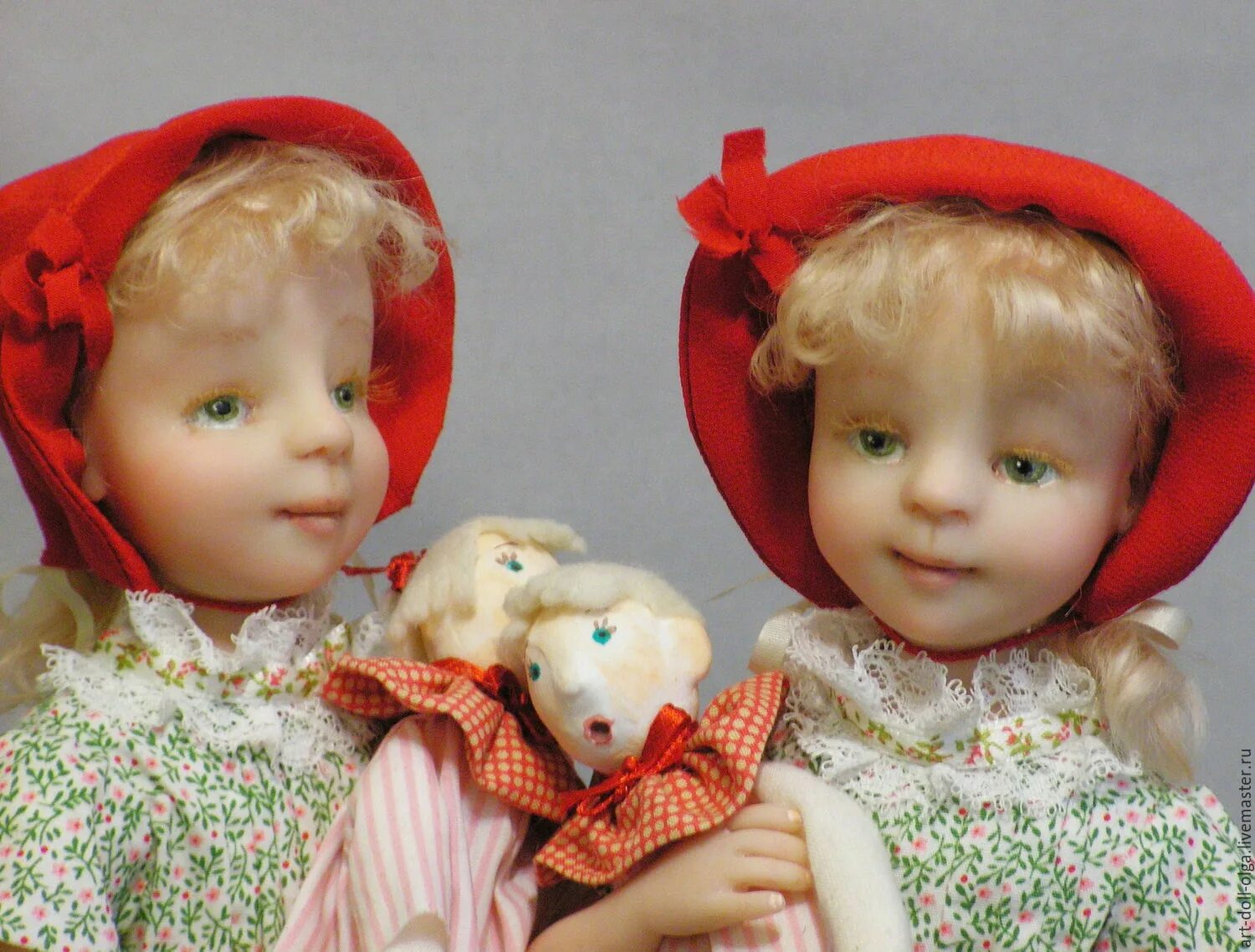 Красные куколки. Куклы красная шапочка фабрика Ленигрушка. Кукла "красная шапочка №2". Испанская кукла красная шапочка. Куклы две красных.