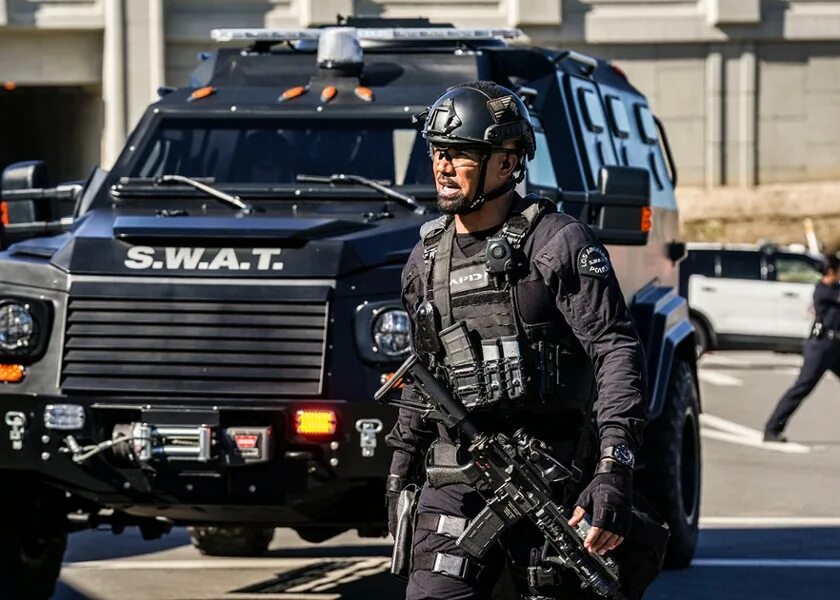 Что такое сват в инете. Shemar moore swat. s.w.a.t.: спецназ. сват командующий.