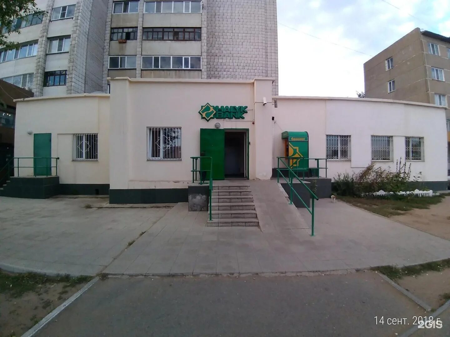 Халык банк. Аренда помещения жанаозен. Halyk bank казахстан павлодар естая 40. Банк home credit. Bereke bank казахстан.