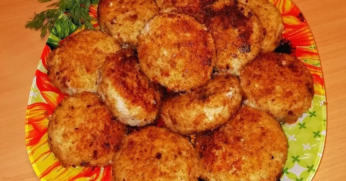 Котлеты из мелкого карася. Котлеты из карася. Котлеты из карасей с костями. Котлеты из корюшки. Котлеты из карасей с костями.