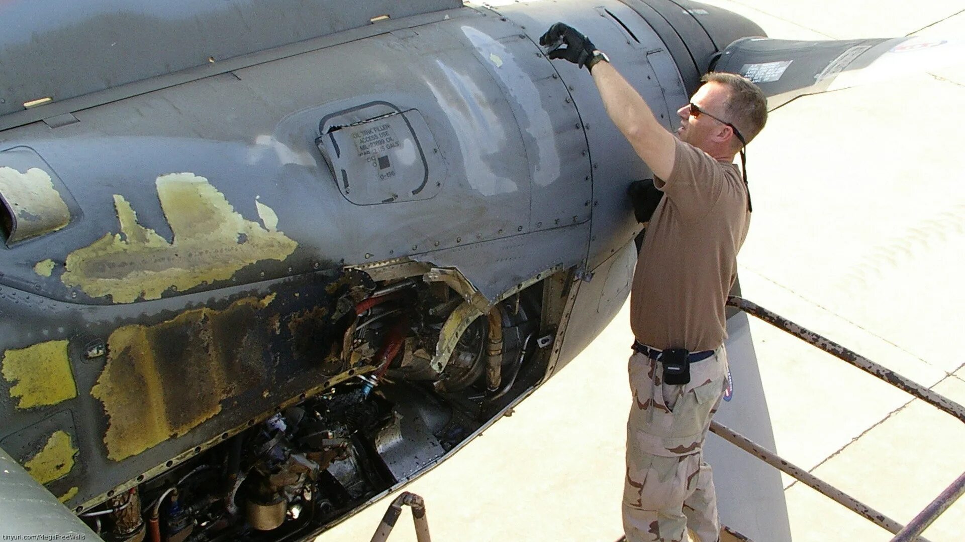 Повреждение самолетов. C-130 Hercules. Lockheed c-130 Hercules боевой. Lockheed c-130 Hercules разбитый.