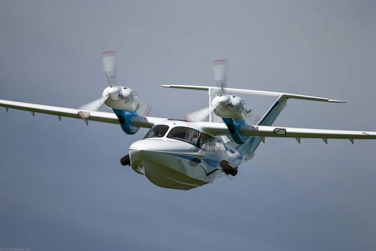 145 воздушных. Самолет-амфибия л-42 &quot;чайка&quot;. л-44м самолет амфибия. л-145 самолет амфибия. l-142 самолет амфибия.