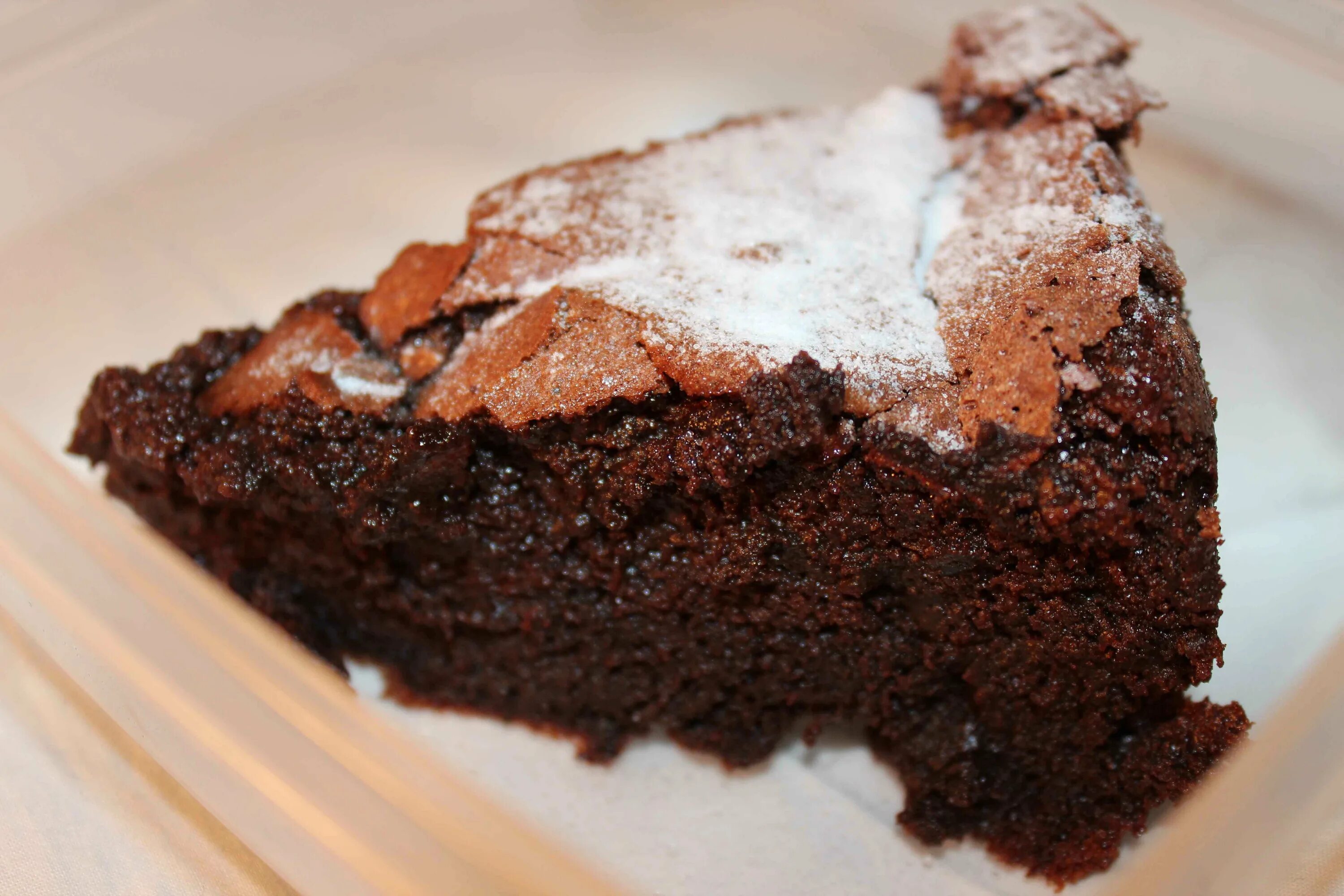 Кефир шоколад. Шоколадный пирог на кефире в духовке. Шоколадный пирог на кефире с какао. Пирог на кефире с шоколадом. Пирог на кефире с какао.