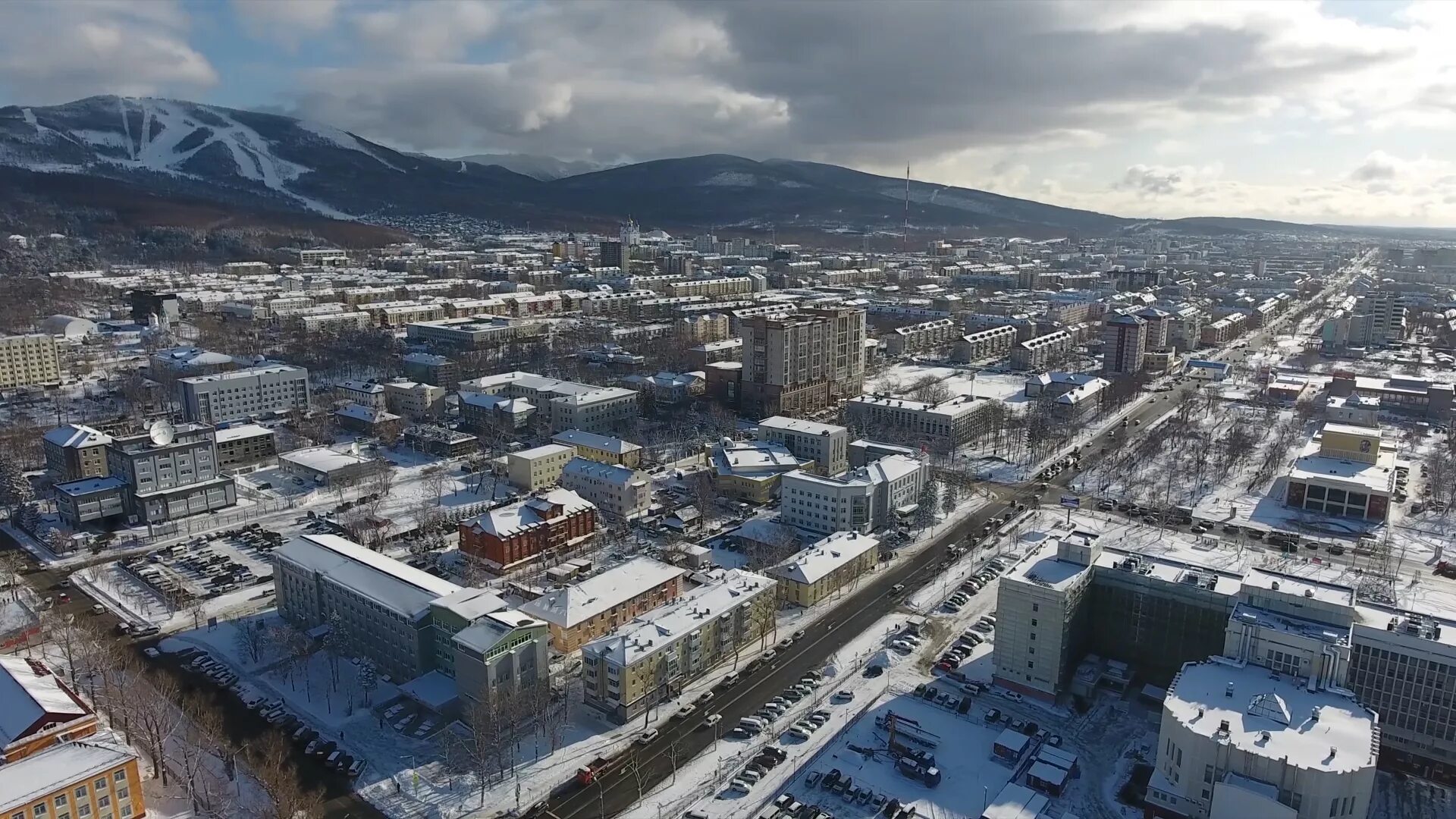 Сайт город южно сахалинск. Сахалинская область город Южно-Сахалинск. Столица Сахалина Южно-Сахалинск. Проект город Южно-Сахалинск. Южно-Сахалинск вид с верху.