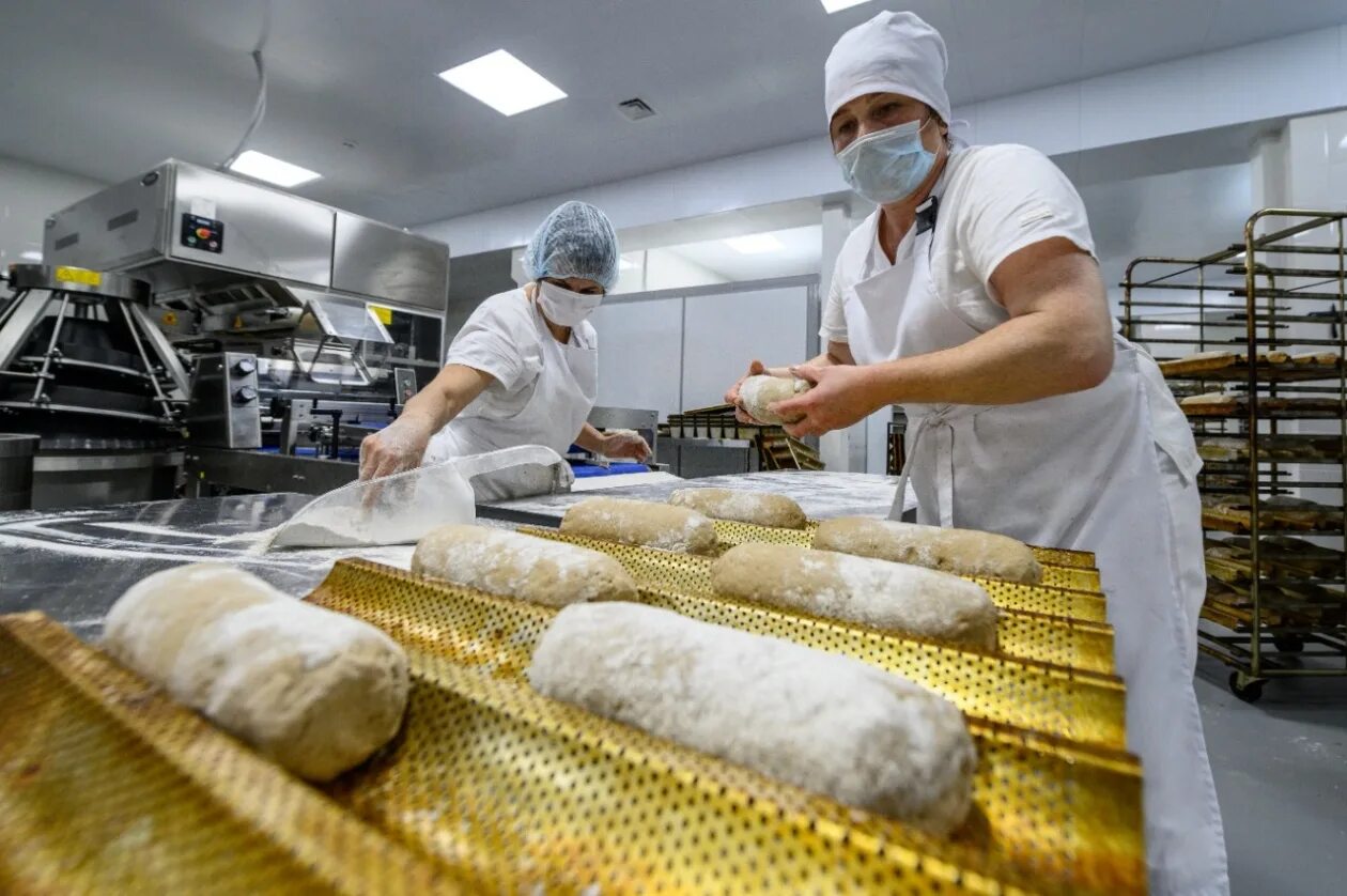 Когда появилось производство. Цех хлебобулочных изделий. Хлебопекарное производство. Хлебопекарная промышленность. Хлебопекарный цех.