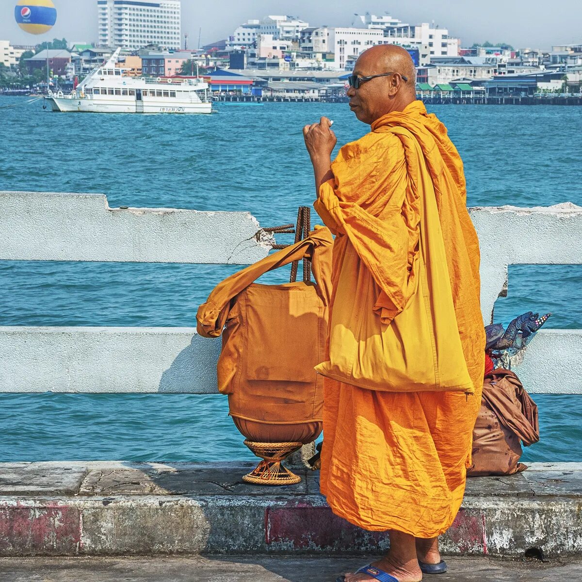 Какой монах. Монах Ланфранк. Одежда буддистов. Облачение буддийских монахов. Одежда буддийских монахов.