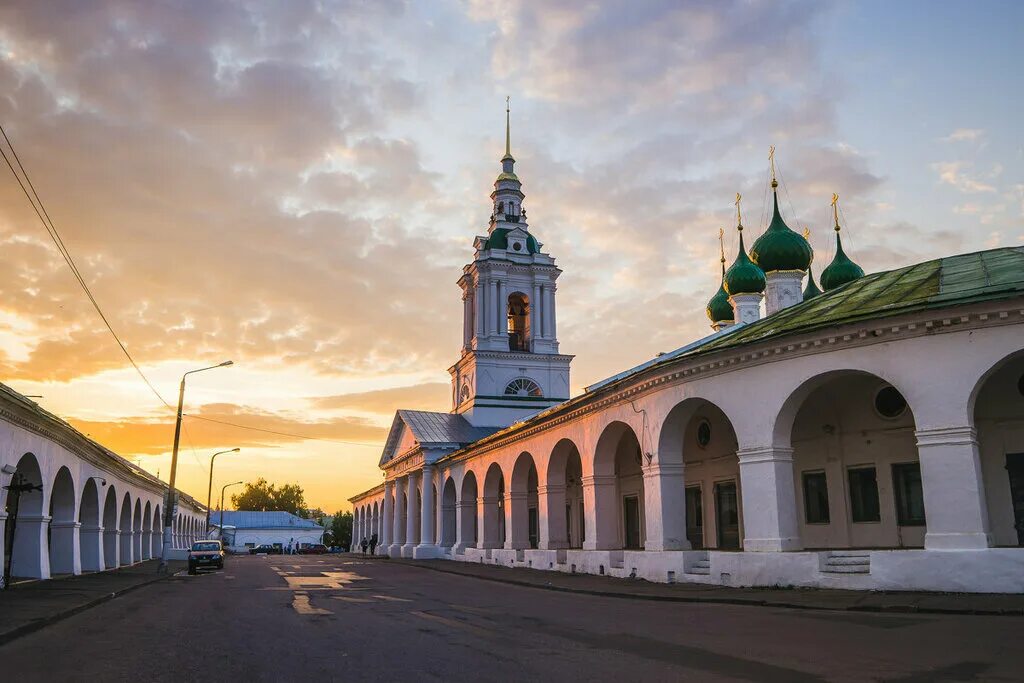 Кострома фото города достопримечательности. Торговые ряды Кострома. Костромские торговые ряды Кострома. Гостиный двор Кострома. Торговые ряды Кострома Ипатьевский монастырь.