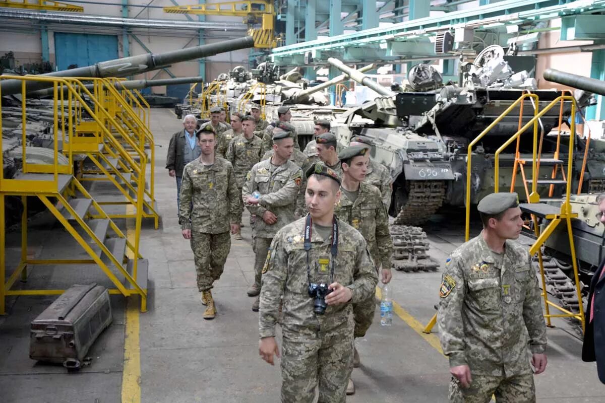 Военные организации москвы. Военный завод. Военная промышленность. Оборонное предприятие. Военные предприятия.