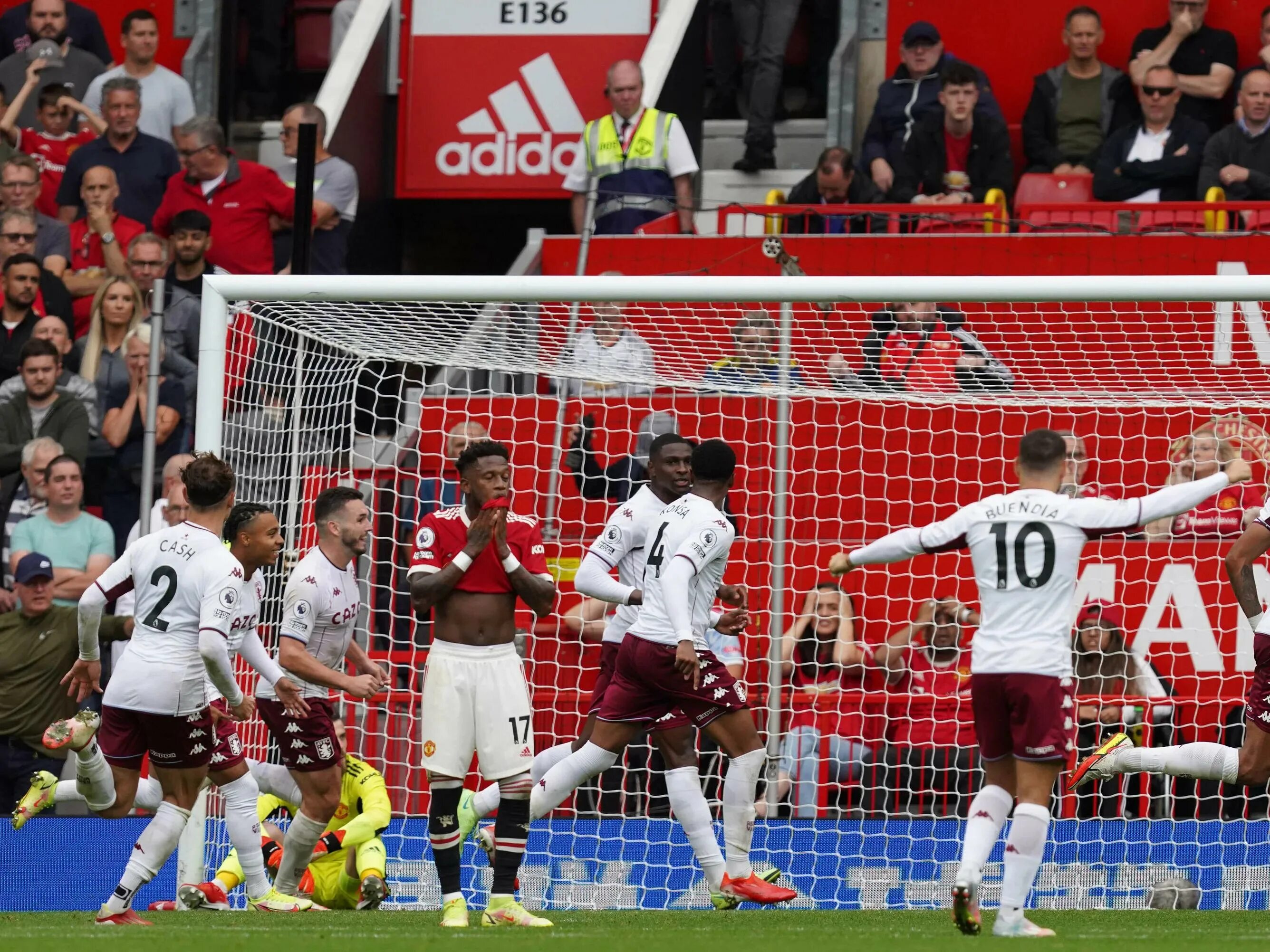 Манчестер Юнайтед Астон вилла. Manchester United vs Aston Villa. Астон вилла против ман Юнайтед. Манчестер Юнайтед - Астон вилла 2012.