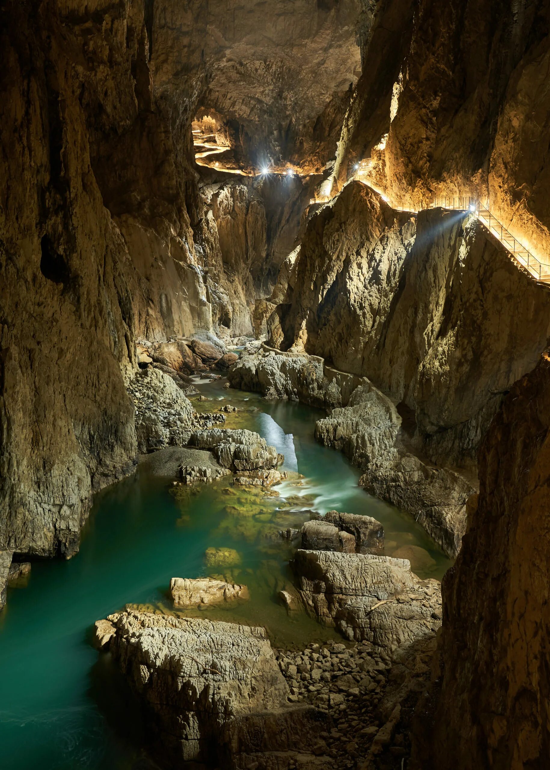 Caves de. Пещера Шкоциан Словения. Пещера Бенагил. Пещера Куза Кейв Занзибар. Шкоцьянские пещеры.