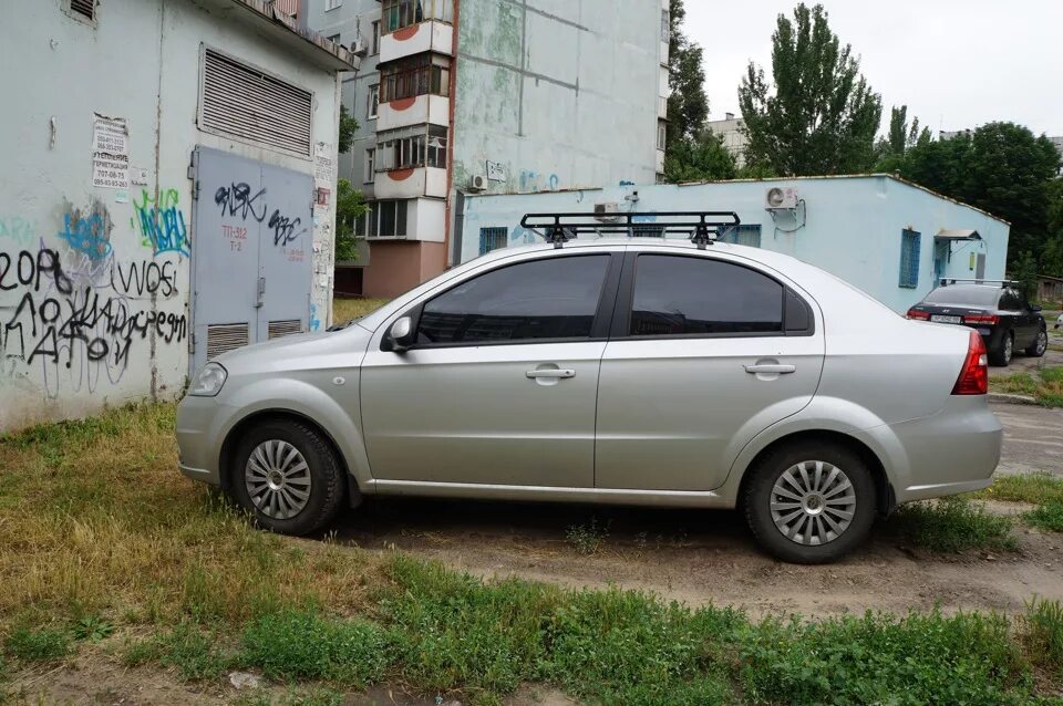 Купить багажник авео шевроле. Рейлинги на Шевроле Авео т250 седан. Багажник на крышу Шевроле Авео т200. Багажник на крышу Шевроле Авео т250 хэтчбек. Багажник на крышу Шевроле Авео t250.