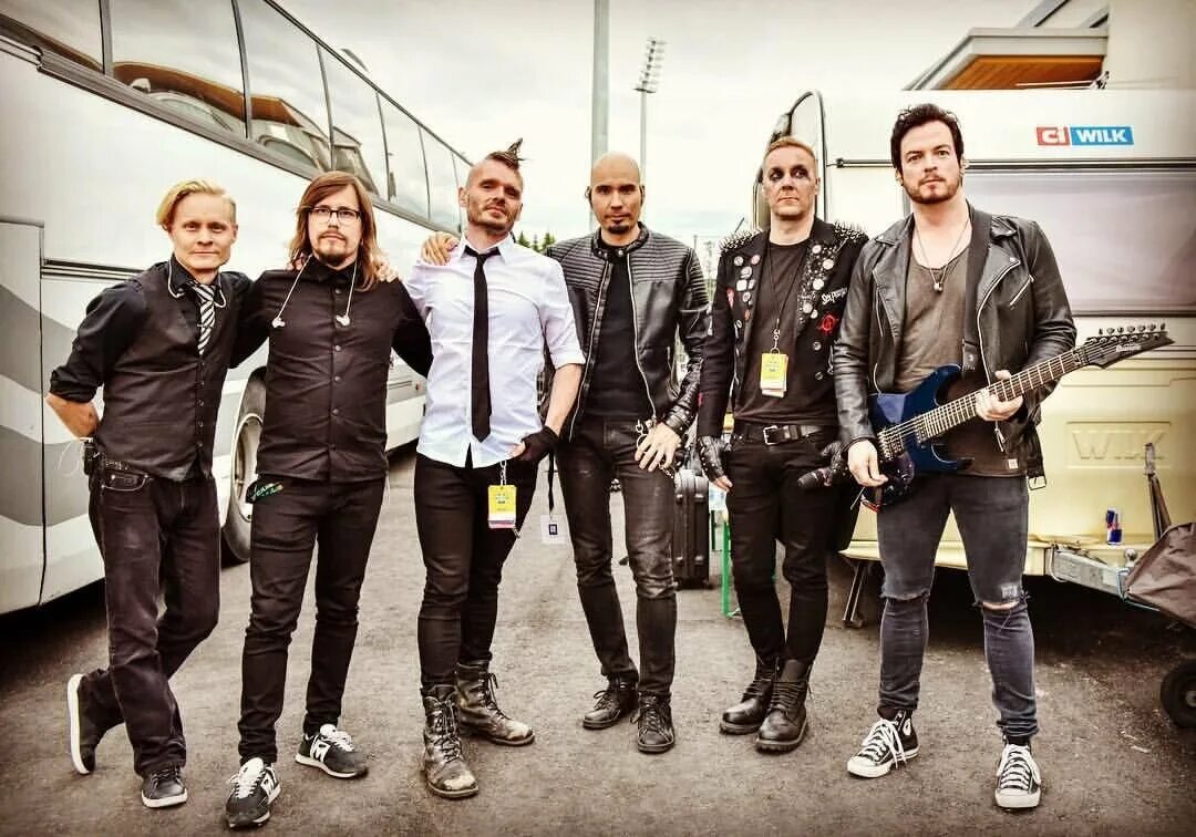 Poets of the fall слушать. Группа poets of the Fall. Группа поэтс оф зе фол. Poets of the Fall 2003. Poets of the Fall вокалист.