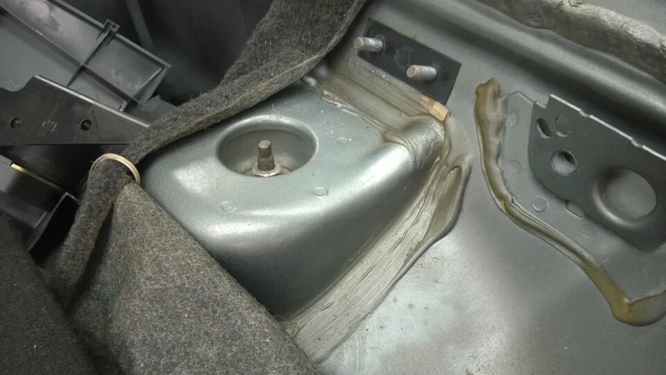 Задний стакан приора хэтчбек. Задняя чашка приоры. Задняя чашка ваз 2110. Стакан задний 2112. Задний стакан ваз 2110.