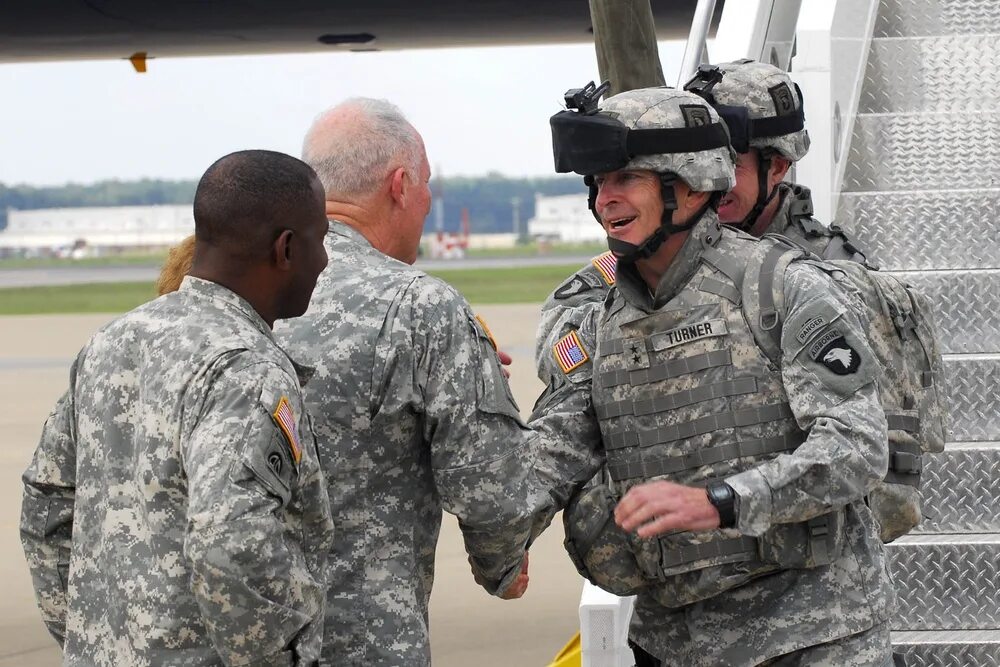 Дивизия натереть отпереть обещавший. 101 десантная дивизия сша. 101st airborne division. 101-я воздушно-десантная дивизия сша. 101st airborne (air assault) division.