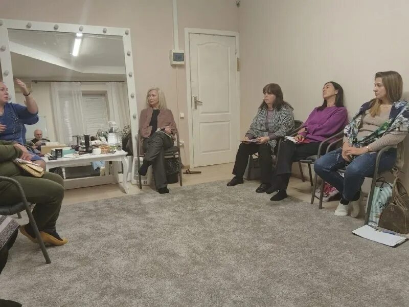 кризисный центр для подростков. кризисный психолог глазов авито. психолог кризисного центра. психолог кризисного центра. кризисный психолог ася лукашина.