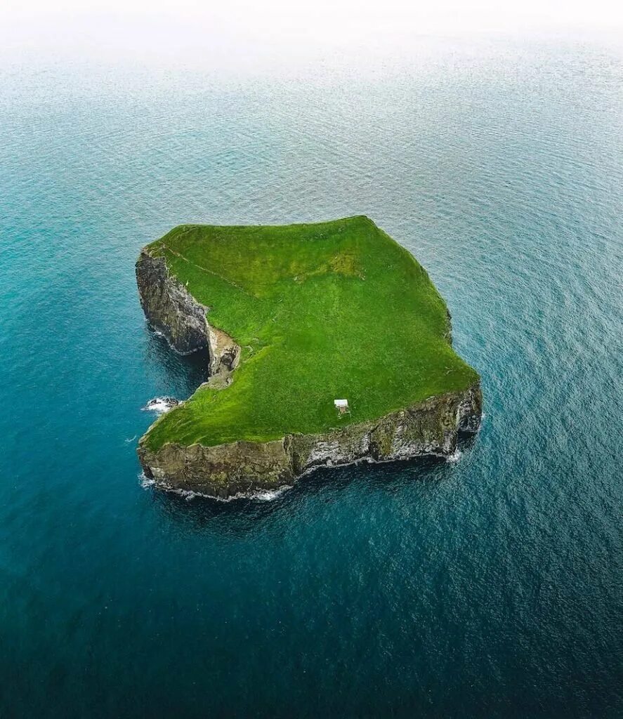 Остров Эллидаэй Исландия. Остров Эдлидаэй в Исландии. Остров Вестманнаэйяр Исландия. Вестманнаэйяр (острова).