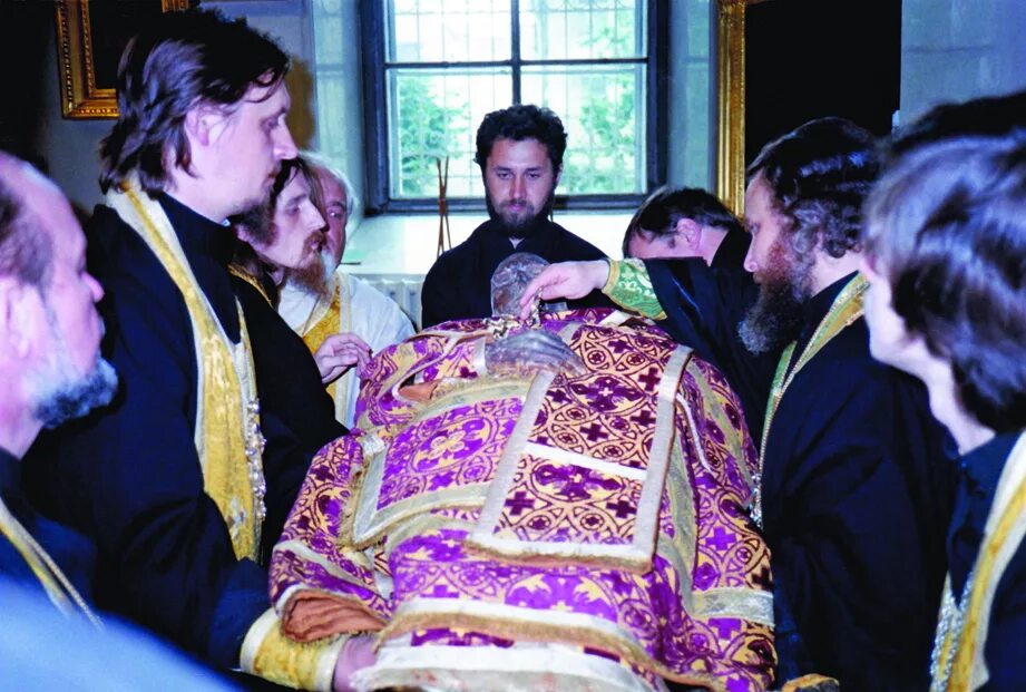 мощи свт иоасафа белгородского. мощи свт иоасафа белгородского. белгород мощи иоасафа. мощи свт иоасафа белгородского в белгороде. белгород собор мощи иоасафа белгородского.