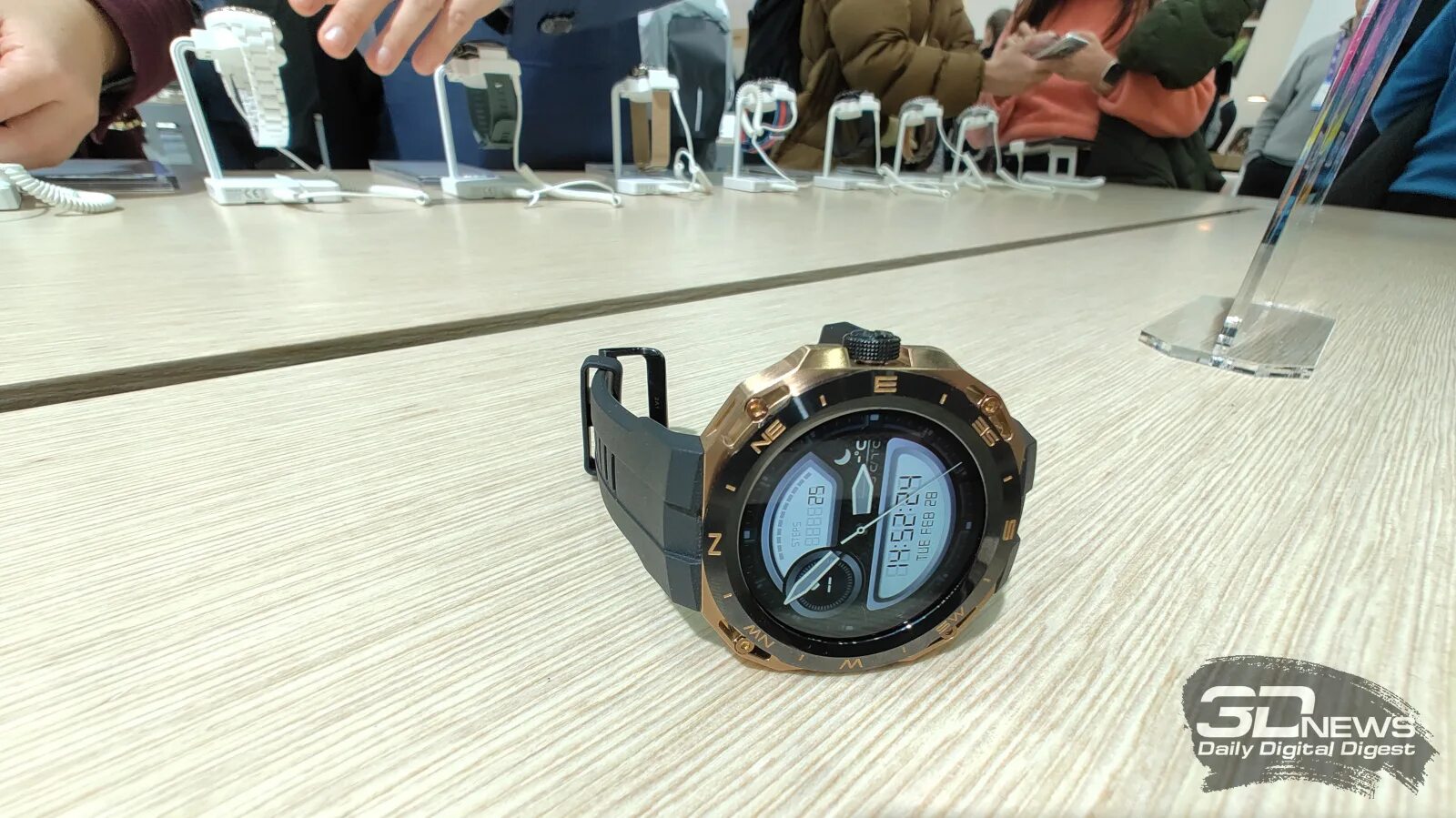 Huawei watch gt Cyber. Хуавей вотч gt Сайбер сменные корпуса. Часы LSK корпус. Хуавей вотч с наушниками. Часы huawei gt cyber