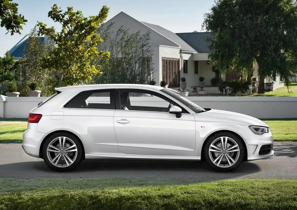 Audi a5 2010 4k. ауди а3 2013 хэтчбек. A3 ultra. фольксваген ауди 3. гольф 6 и ауди а3.