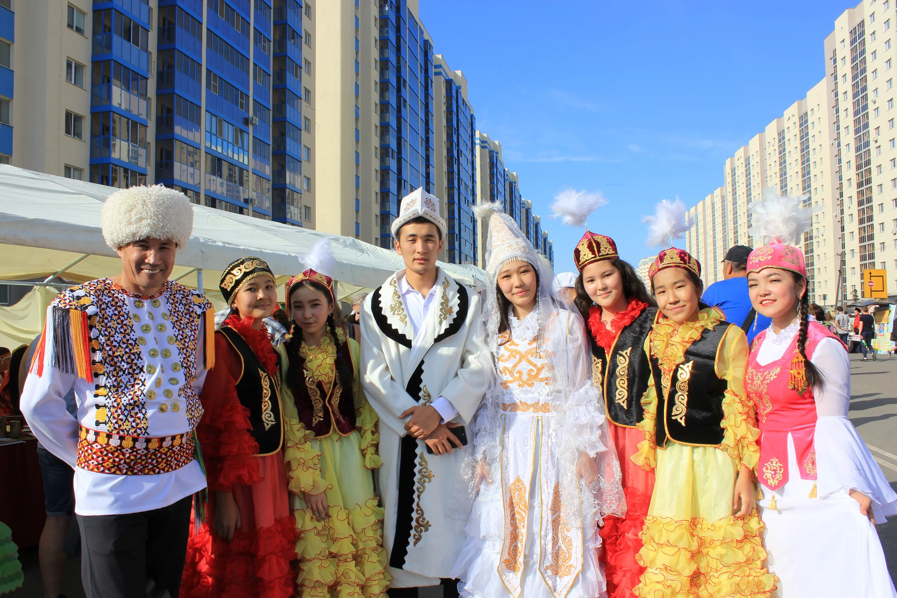 Дружба народов сегодня. Дружба народов. Дружба народов России. Дружба народов фото. Самара нац костюм.