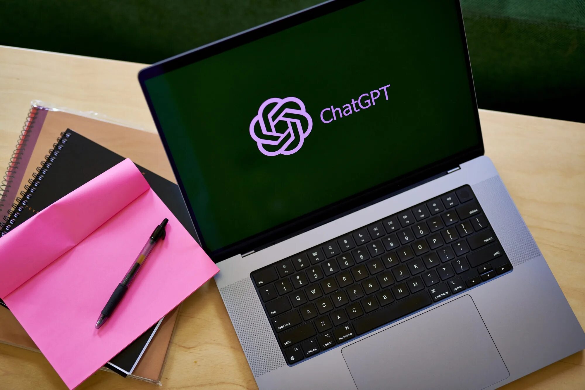 Chatgpt 1o. Ноутбук логотип. chatgpt. chatgpt 2025 variants. onlyoffice chatgpt now working.