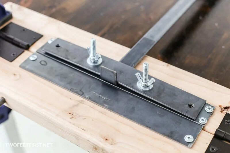 Mark bracket. Metal bracket.