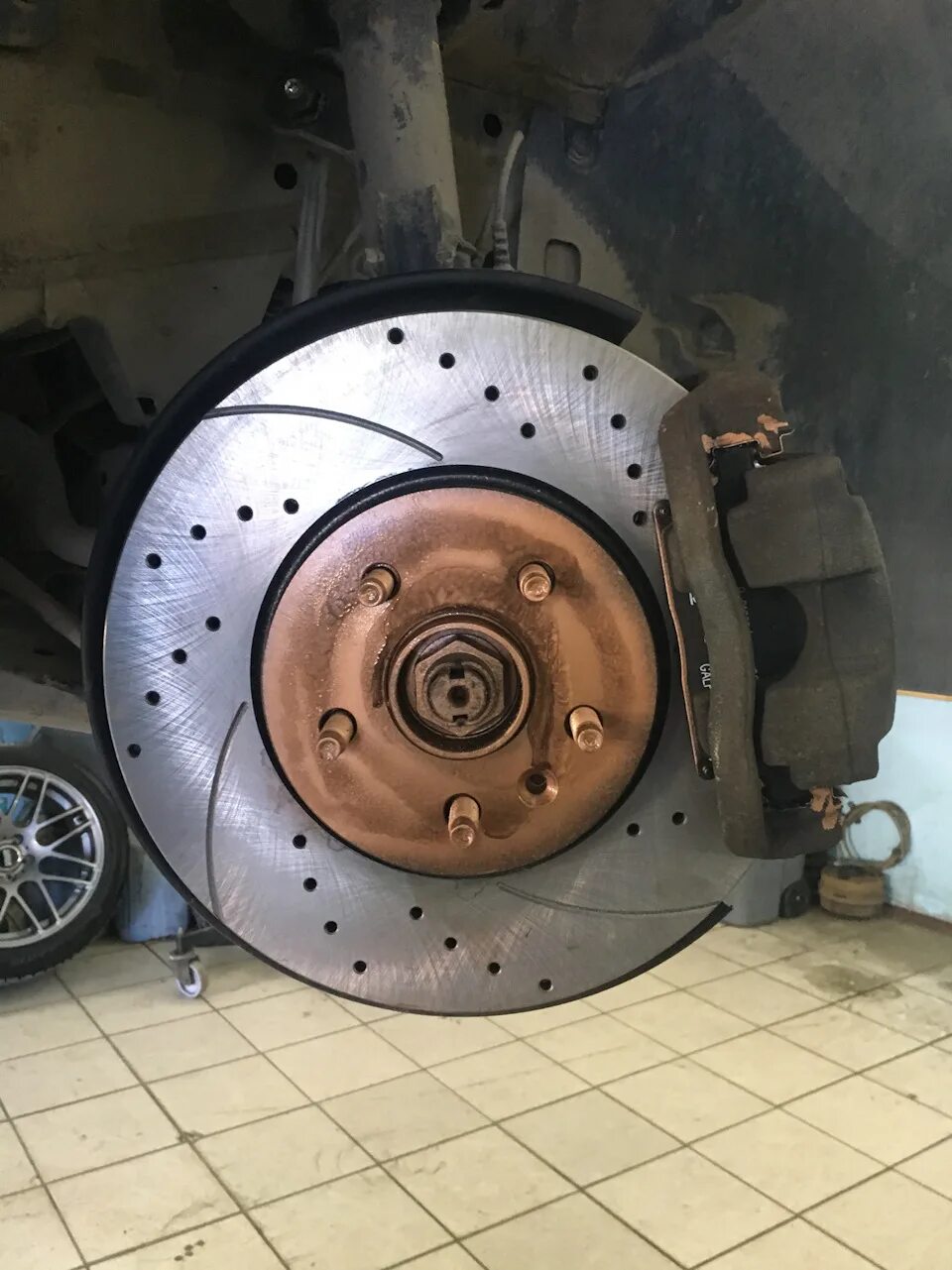 Тормозные диски мокка. Opel mokka тормоза. Передний тормозной диск опель мокка 1. Тормозные диски мокка. Передние тормозные диски trw на опель мокка.