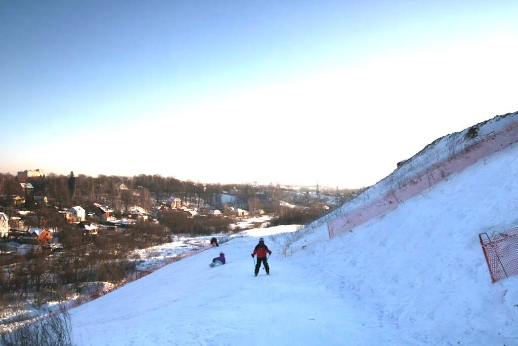 Подрезково горнолыжный склон. Горнолыжный склон куркино. Горнолыжный спуск подрезково. Горнолыжный склон факел в куркино. Горнолыжный спуск куркино.