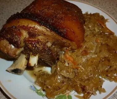 Ледяная нога свиная рулька с кислой капустой