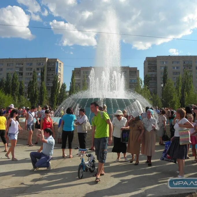 Найти ясный погода. Поселок Ясный Оренбургская область. Оренбург поселок Ясный. Фонтан город Ясный Оренбургской области. Город Ясный Оренбургская область население.