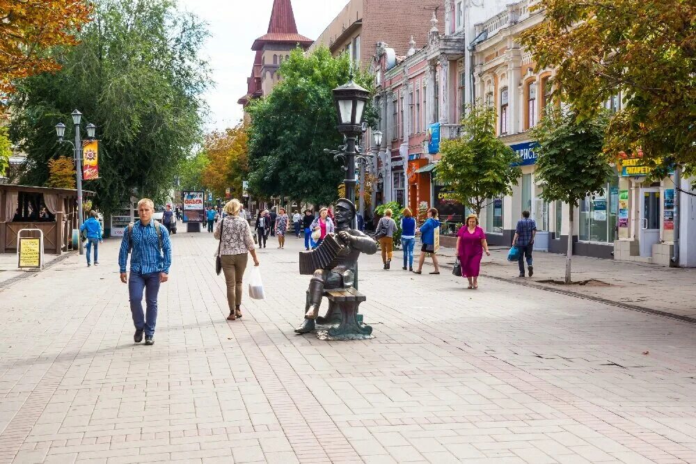 Погулять в саратове. Проспект Кирова Саратов. Саратов пешеходная улица Кирова. Улица проспект Кирова Саратов. Пешеходный проспект Кирова Саратов.