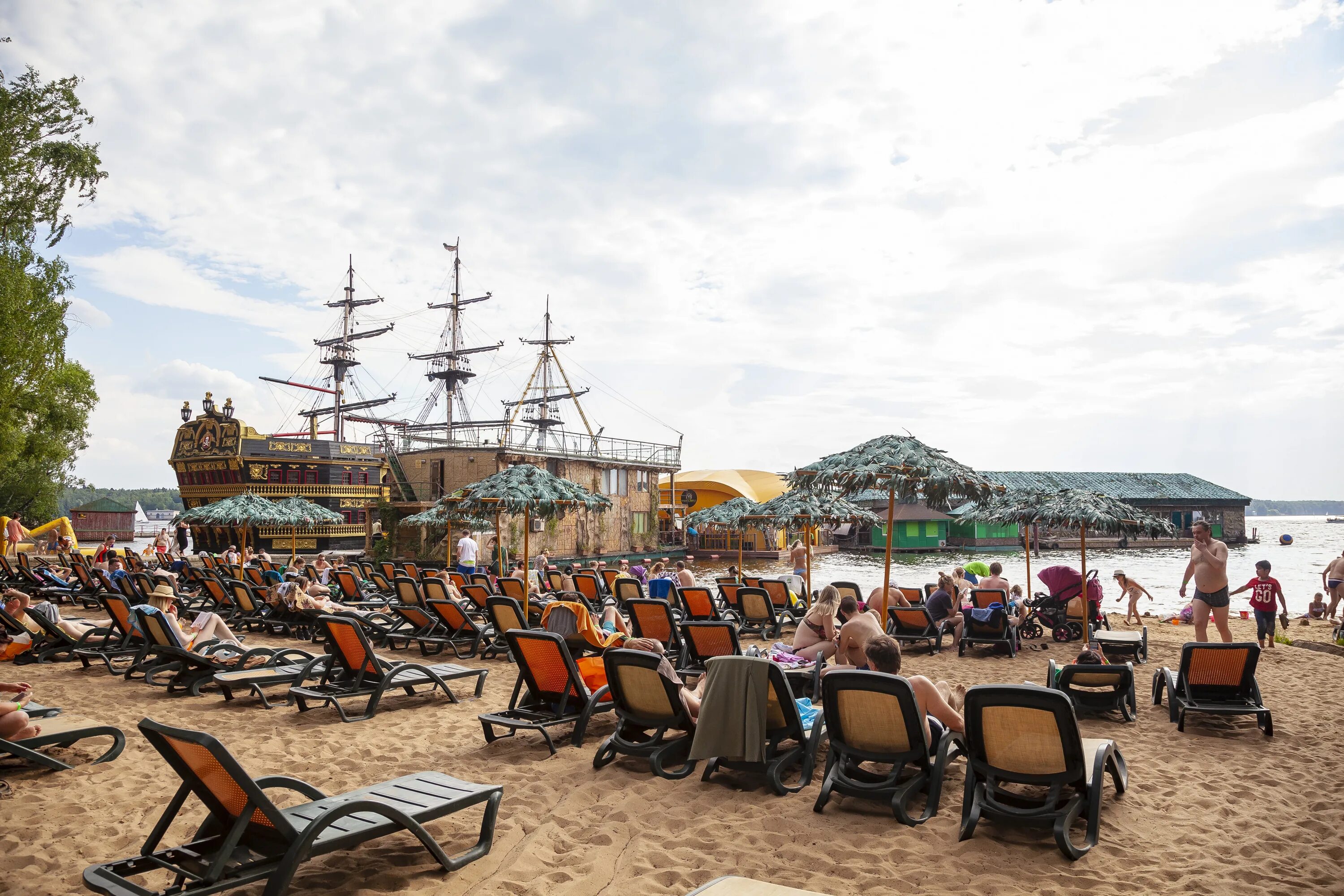 Бухта радости малибу пляж. Пляж малибу мытищи. Пироговское водохранилище пляж малибу. Малибу пляж пирогово. Бухта радости малибу пляж.