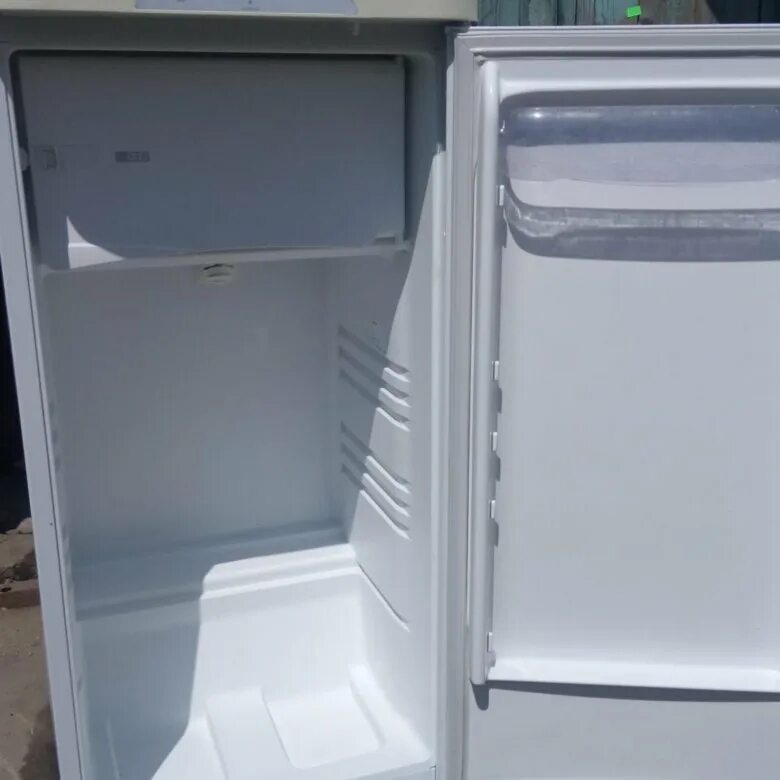 Продается холодильник. Холодильник с рук. Холодильник с рук б/у. Из рук в руки холодильник. Купить холодильник с рук