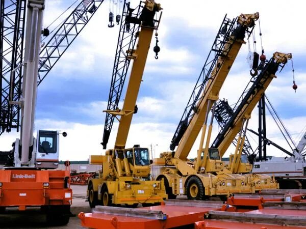 Свежие вакансии на автокране. Спецтехника автокран. Крановщик автомобильного крана. Автокрановщик. Крановщик автокрана.