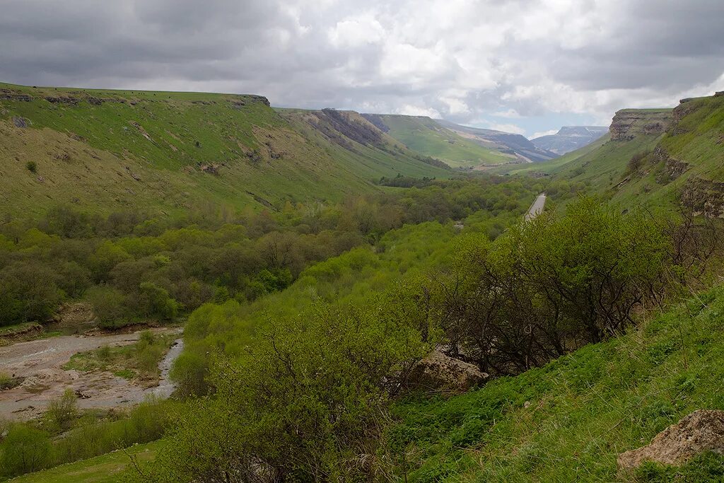 Черкесск учкекен. Учкекен Карачаево-Черкесская Республика. Река в Учкекене. Пейзажи Карачаево Черкесской Республики. Красоты Учкекена.