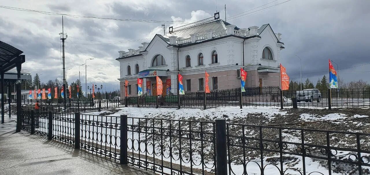 Жд вокзал бестях. Жд вокзал бестях. Нижний бестях железная дорога. Нижний бестях якутия. Жд вокзал нижний бестях.