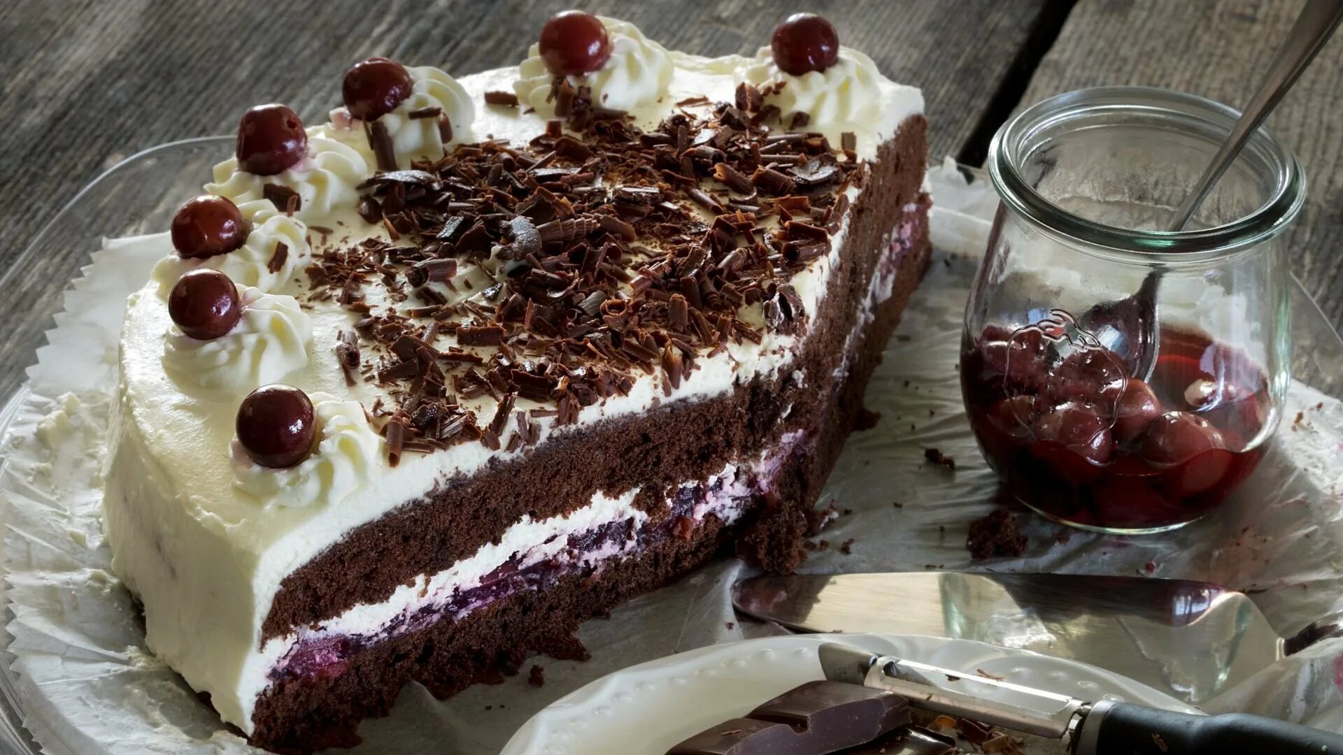 Шварцвальдский вишневый торт черный лес. Шоколадный торт с вишней и маскарпоне. Цугский вишнёвый торт. Торт Мирель с вишней. Торт черный лес классический с вишней рецепт