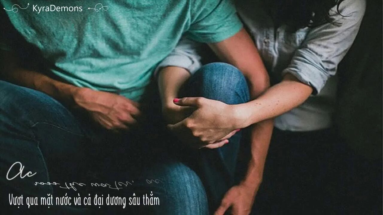 Руки влюбленных. Красивые мужские руки. Мужская и женская рука вместе. Она почувствовала его руку. Руки влюбленных.