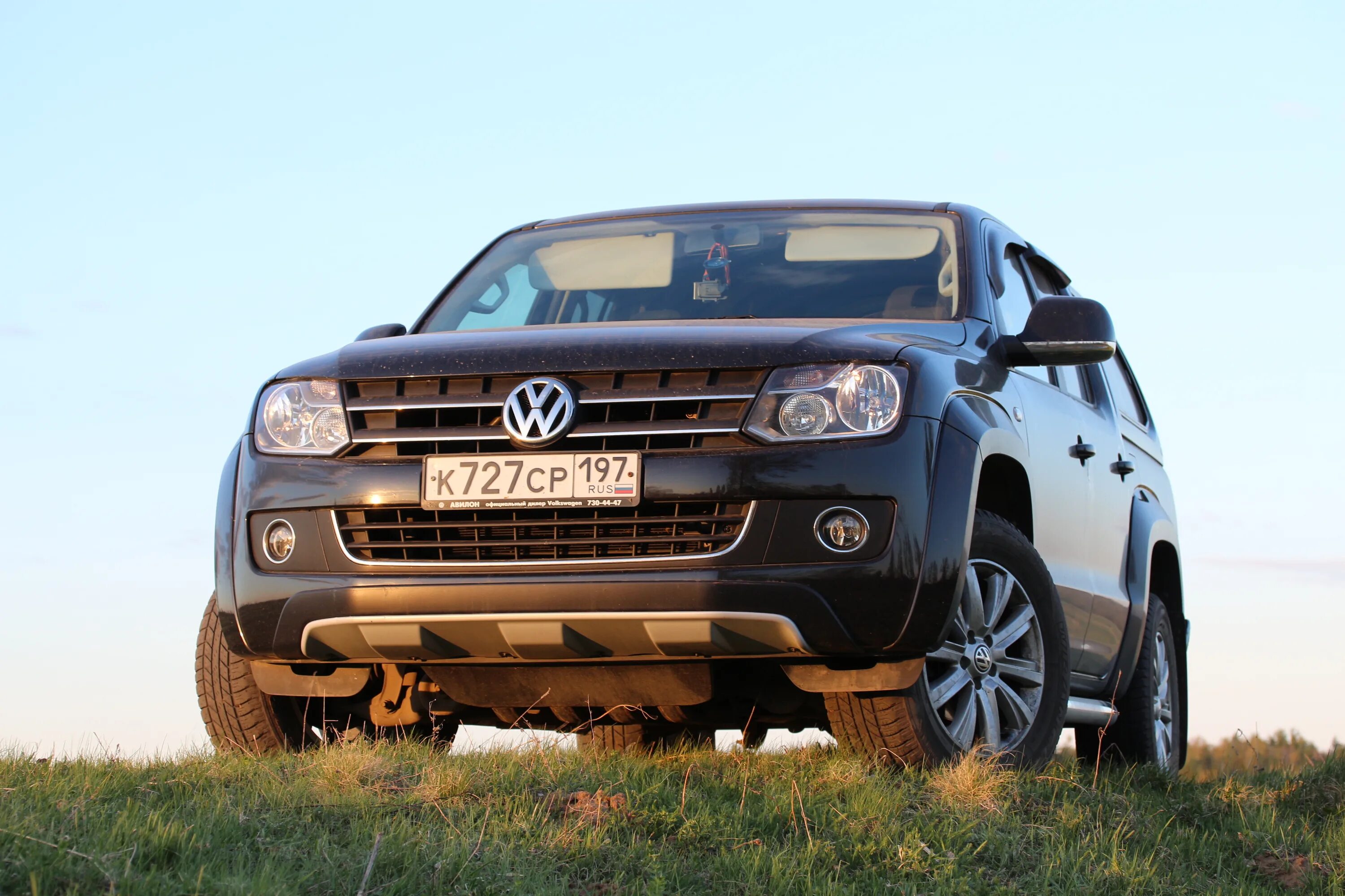 Форум volkswagen. Фольксваген Амарок мат подогрева. Фольксваген Амарок сбоку. Двери на Фольксваген Амарок. Фольксваген Амарок вид спереди.