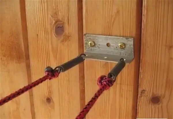Бельевая веревка провисает. Бельевая веревка провисает. Крепеж для натягивания бельевой веревки. Крепеж для бельевой веревки. Vileda highline 160 потолочная сушилка.