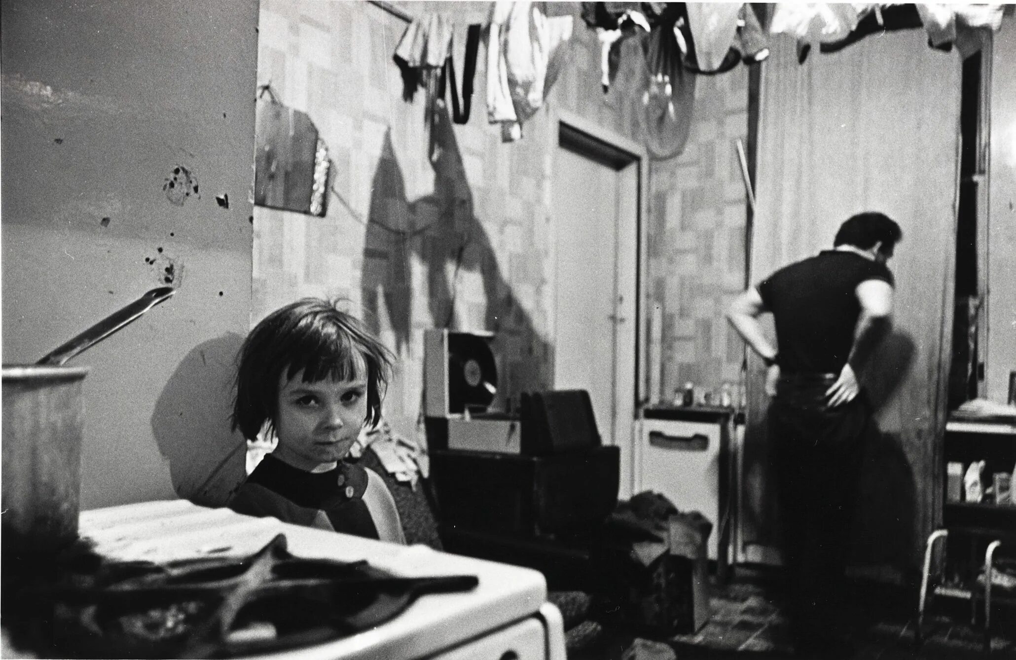 Кризис 1960 1970. СССР В 70е нищета. Советская коммуналка. Советская комната подростка. Комнаты 70х годов.